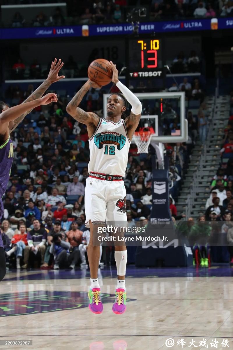 莫兰特8+10哈里斯空砍21+8 7人上双灰熊屠76人 莫兰特8+10哈里斯空砍21+8 7人上双灰熊屠76人